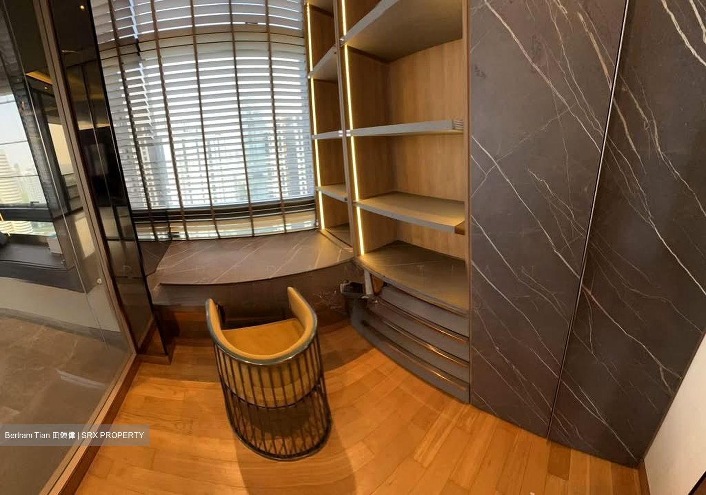 Nouvel 18 (D10), Condominium #588590121